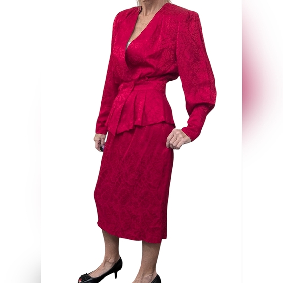Vintage Argenti 100% Silk Red Skirt Suit Set Size 6 Made in Hong Kong - Picture 2 of 11